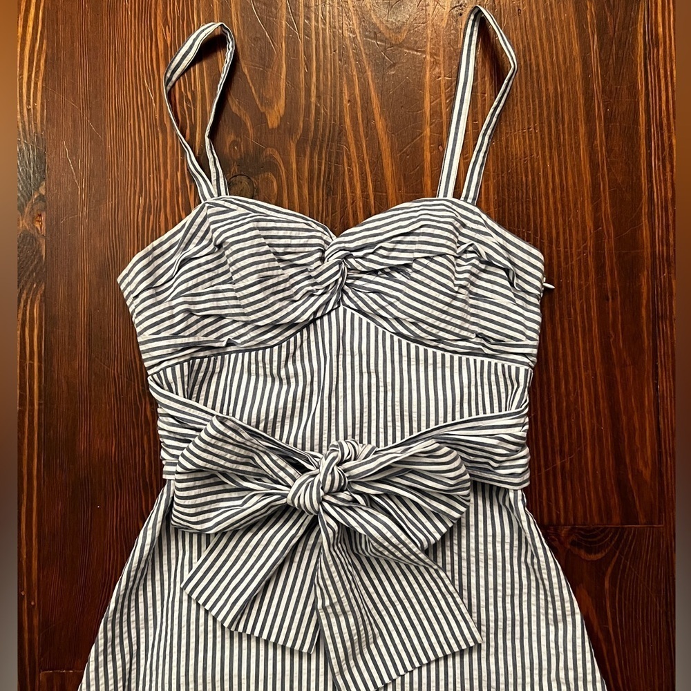 CLUB MONACO Blue and White Seersucker Dress Open Back Bow Front - Picture 5 of 8